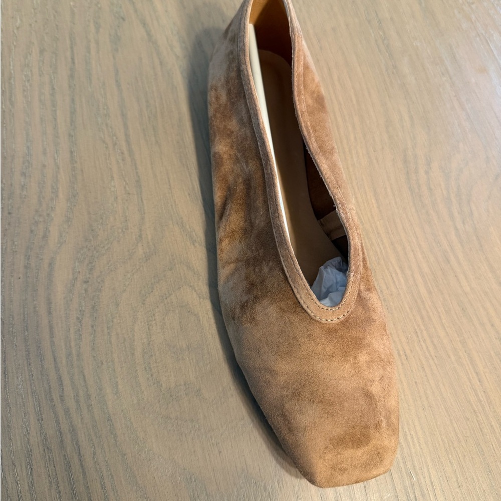 Tony Bianco Tan Suede Flats - NIB - Picture 6 of 7